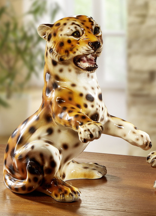 Wohnaccessoires - Handbemalte Leoparden aus Keramik, in Farbe BRAUN-WEISS, in Ausführung sitzend Ansicht 1
