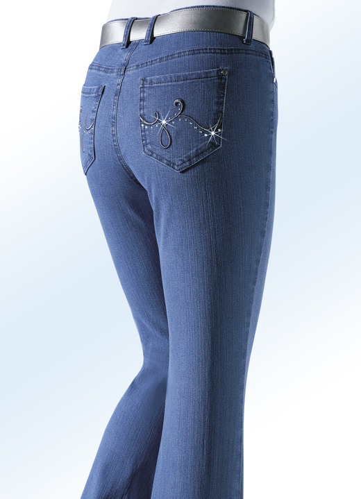 Hosen mit Knopf- und Reißverschluss - Jeans verziert mit funkelnden Strasssteinen, in Größe 018 bis 088, in Farbe JEANSBLAU Ansicht 1