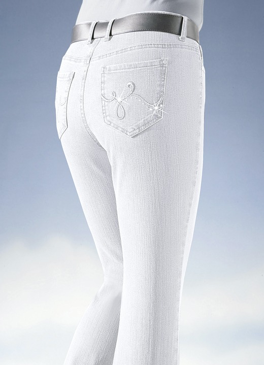 Hosen mit Knopf- und Reißverschluss - Jeans mit Strasssteinchen, in Größe 018 bis 088, in Farbe WEISS