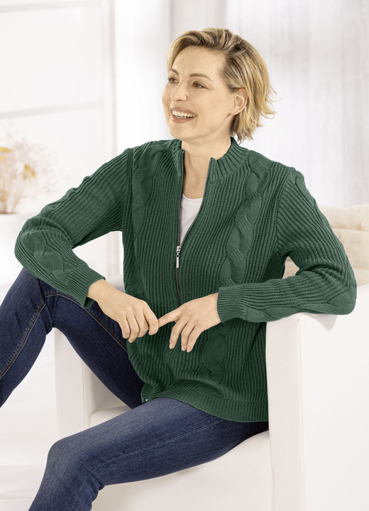 Strickjacken - Strickjacke mit nachhaltig recycelter Baumwolle, in Größe 036 bis 052, in Farbe FLASCHENGRÜN Ansicht 1