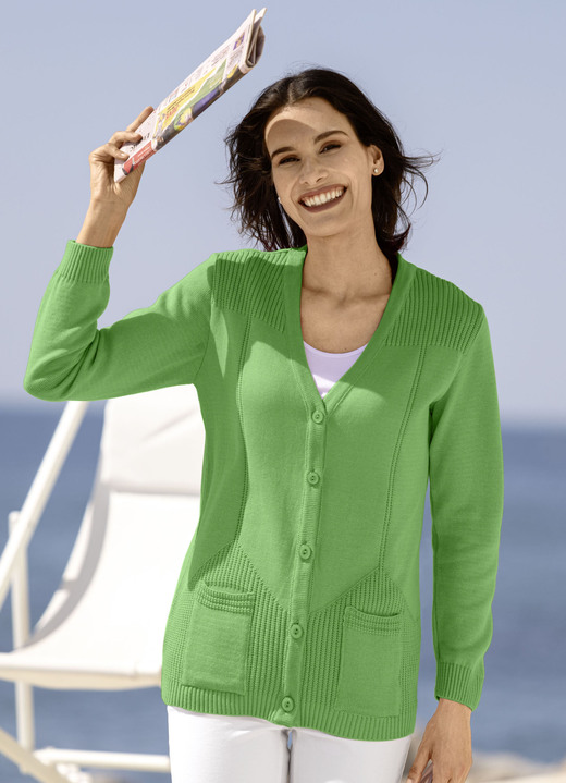 - Strickjacke mit streckender Struktur, in Größe 038 bis 054, in Farbe GRÜN