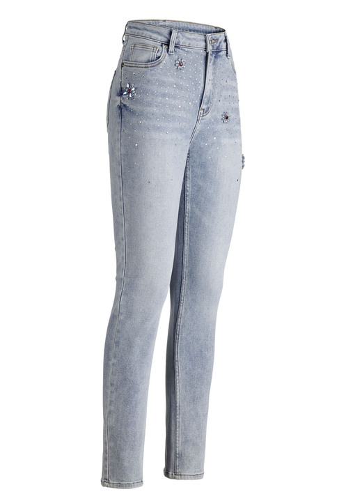 Hosen mit Knopf- und Reißverschluss - Jeans mit Strasszier und glänzenden Blütenmotiven Hosen mit Knopf- und Reißverschluss - Jeans mit Strasszier und glänzenden Blütenmotiven, in Größe 017 bis 050, in Farbe HELLBLAU