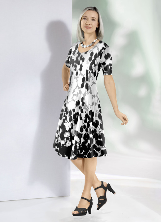 Kurzarm - Kleid mit ausdruckstarkem Bordüren-Druck, in Größe 036 bis 052, in Farbe SCHWARZ-GRAU