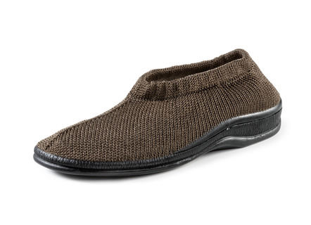 Slipper aus elastischem Strickmaterial