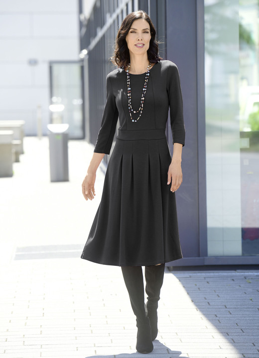 Basics - Kleid mit aufspringenden Kellerfalten, in Größe 036 bis 054, in Farbe SCHWARZ Ansicht 1