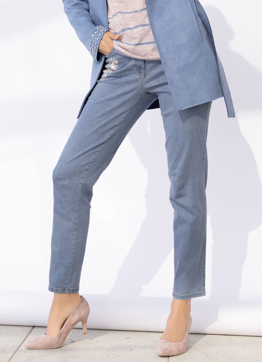 Hosen mit Knopf- und Reißverschluss - Jeans mit floraler Stickerei, in Größe 018 bis 052, in Farbe JEANSBLAU Ansicht 1