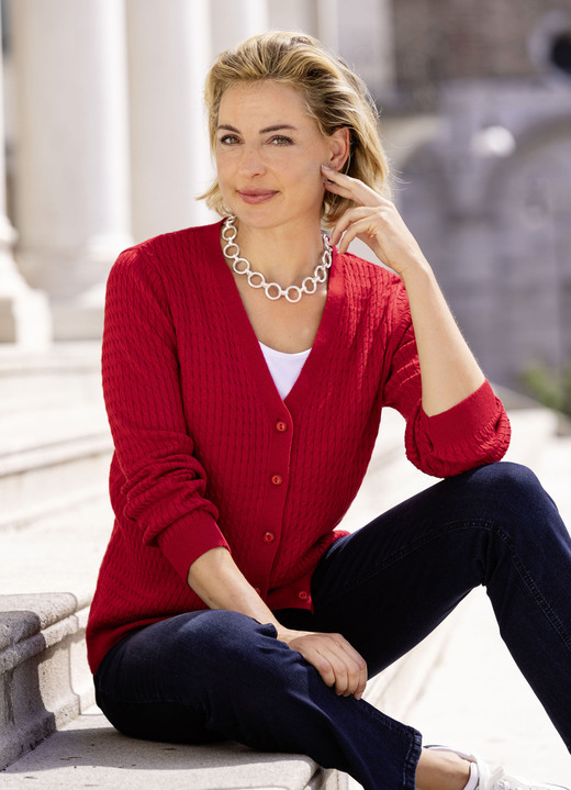 Strickjacken - Strickjacke mit Zöpfchendessin, in Größe 036 bis 052, in Farbe ROT Ansicht 1