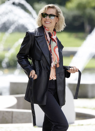 Jacke mit Gürtel aus Nappaleder-Imitat