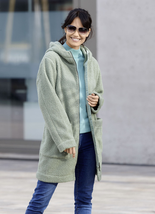 Winterjacken - Longjacke mit angeschnittener Kapuze Winterjacken - Longjacke mit angeschnittener Kapuze, in Größe 036 bis 052, in Farbe JADEGRÜN