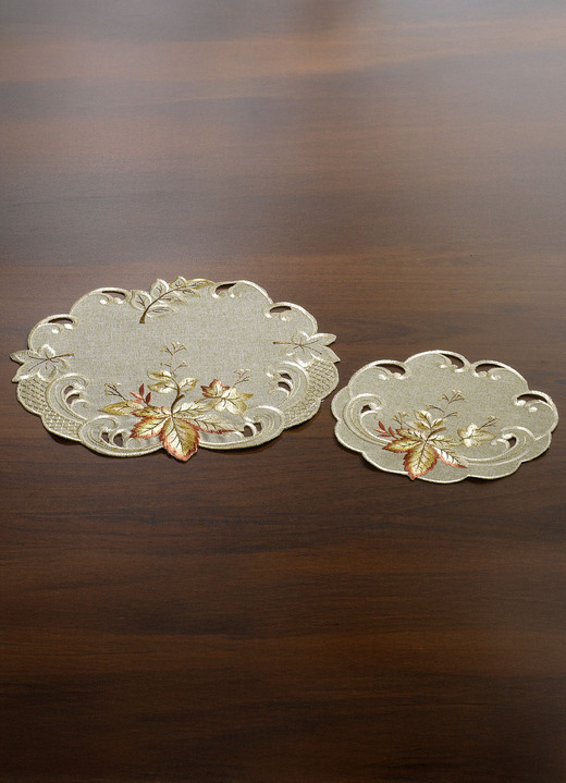 Wohnaccessoires - Filigran gearbeitete Tisch- und Raumdekoration, in Größe 101 (Läufer oval, 30x 70 cm) bis 404 (Kissenbezug, 40x 40 cm), in Farbe GRÜN Ansicht 1
