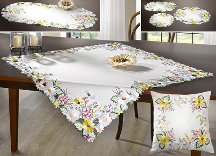 Tisch- und Raumdekoration mit zauberhaften Blumenranken