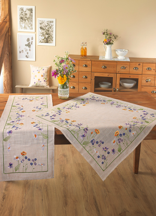 Wohnaccessoires - Schön bestickte Tisch- und Raumdekoration, in Größe 101 (Deckchen, 35x 50 cm) bis 404 (Kissenbezug, 40x 40 cm), in Farbe NATUR-BUNT Ansicht 1