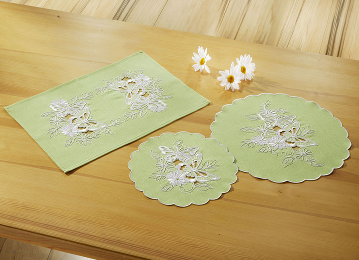Dekokissen & Hüllen - Tisch- und Raumdekoration mit gestickten Schmetterlingen und Blumen, in Größe 101 (Deckchen, 35x 50 cm) bis 404 (Kissenbezug, 40x 40 cm), in Farbe GRÜN-WEISS Ansicht 1