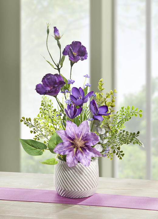 - Lysianthus-/Clematis-Arrangement in weißem Keramiktopf, in Farbe VIOLETT-GRÜN