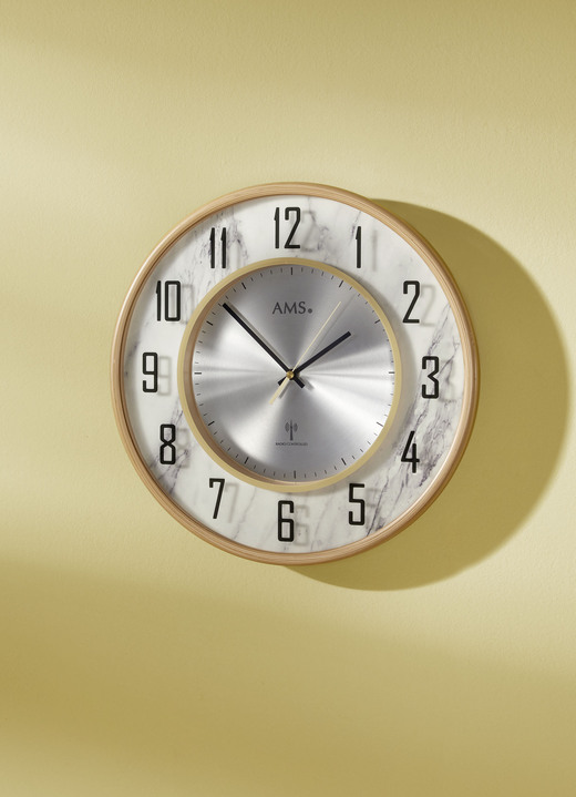 Wohnaccessoires - Wanduhr in Marmor-Optik, in Farbe BRAUN