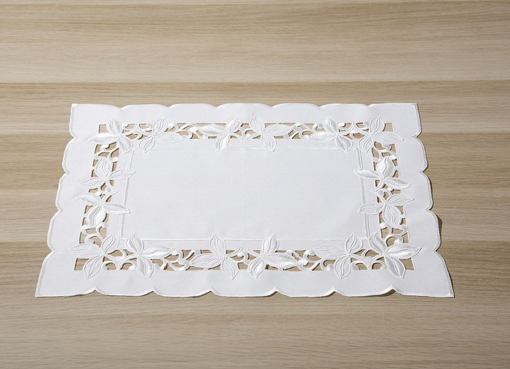 Inspiration - Tisch- und Raumdekoration mit aufwendigen Stickereien, in Größe 101 (Deckchen, 35x 50 cm) bis 404 (Kissenbezug, 40x 40 cm), in Farbe SEKT Ansicht 1