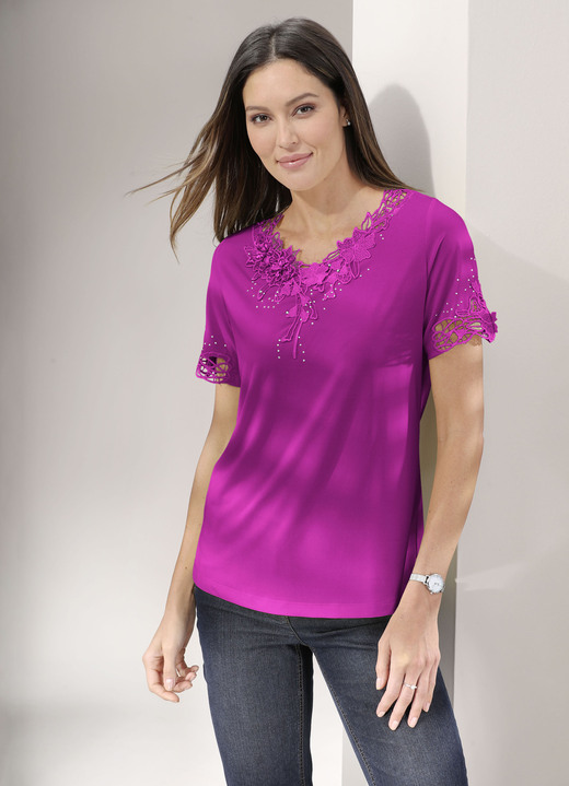 Kurzarm - Shirt mit floraler Spitze in 5 Farben Kurzarm - Shirt mit floraler Spitze in 5 Farben, in Größe 036 bis 052, in Farbe MAGENTA