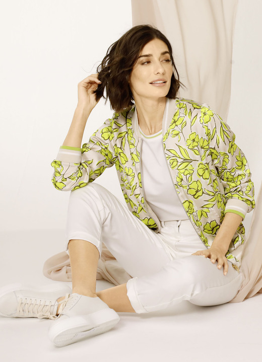 - Blouson mit herrlichem Floraldessin, in Größe 040 bis 052, in Farbe SAND-LIMETTE Ansicht 1