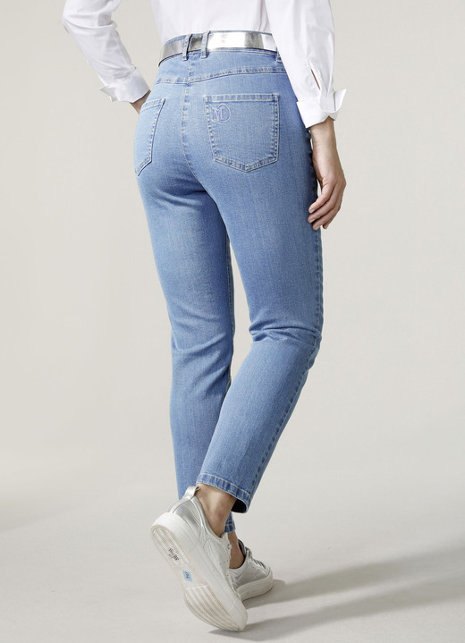 - Knöchellange Jeans in 5-Pocket-Form, in Größe 019 bis 052, in Farbe HELLBLAU Ansicht 1