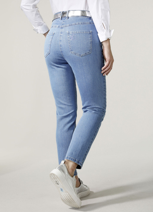 Hosen mit Knopf- und Reißverschluss - Knöchellange Jeans in 5-Pocket-Form, in Größe 019 bis 052, in Farbe HELLBLAU Ansicht 1