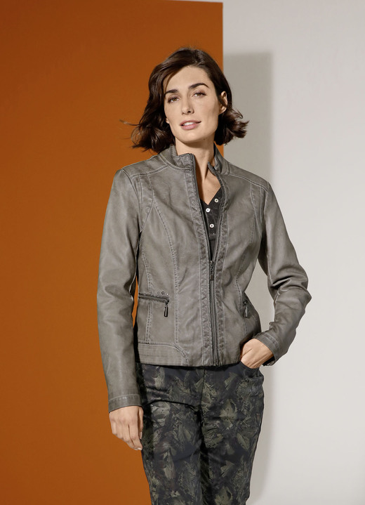 Lederimitatjacken - Blazer mit dezenter Nietenzer Lederimitatjacken - Blazer mit dezenter Nietenzer, in Größe 038 bis 052, in Farbe GRAU