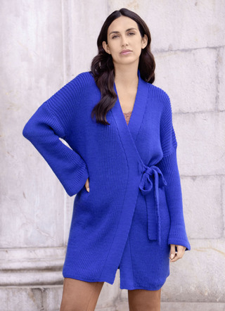 Long-Strickjacke mit Wickelfunktion