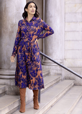 Kleid mit Bindegürtel