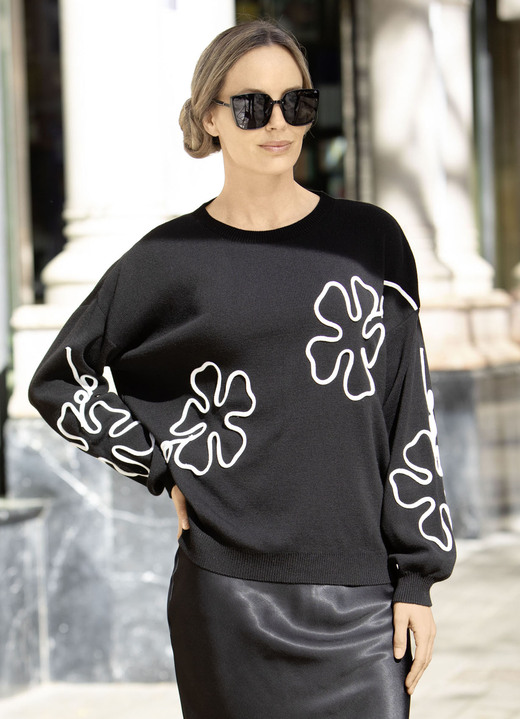 Langarm - Pullover mit aufwendigen Blütenapplikationen, in Größe L(44/46) bis XXL(52/54), in Farbe SCHWARZ-WEISS Ansicht 1
