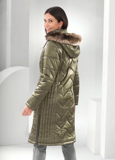 Mantel mit figurfreundlicher L&auml;ngssteppung 