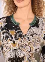 Shirt mit Kontrastblende am Halsausschnitt 