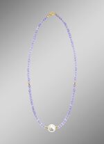 Halskette mit Perlenschimmer und Edelsteinglanz 