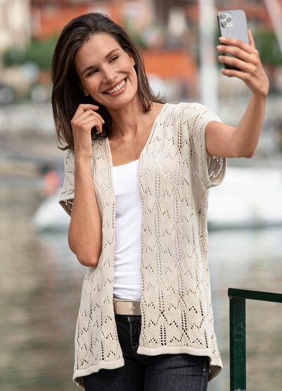 Strickweste mit Ajourmuster 