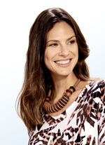 Modische Halskette aus Holz