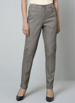 Hose in trendgenauer Dessinierung 