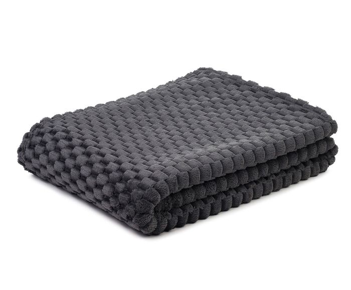 Besonders weiche und anschmiegsame Wohndecke von G&ouml;zze ANTHRAZIT