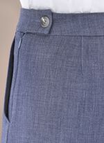 Hose in modischer Weite 