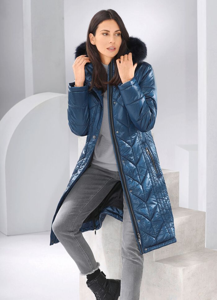 Mantel mit figurfreundlicher L&auml;ngssteppung 