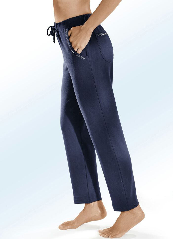 Hose mit dekorativer Nietenzier MARINE