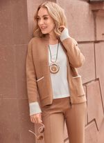 Strickjacke mit größeren Taschen 