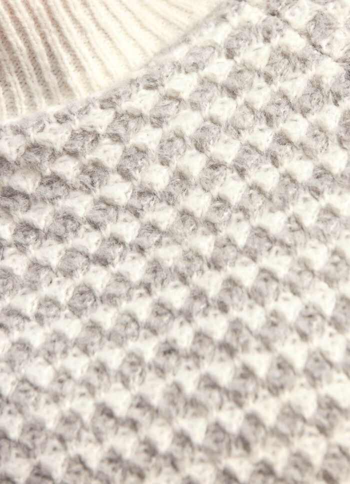 Pullover mit aufwendiger Struktur 