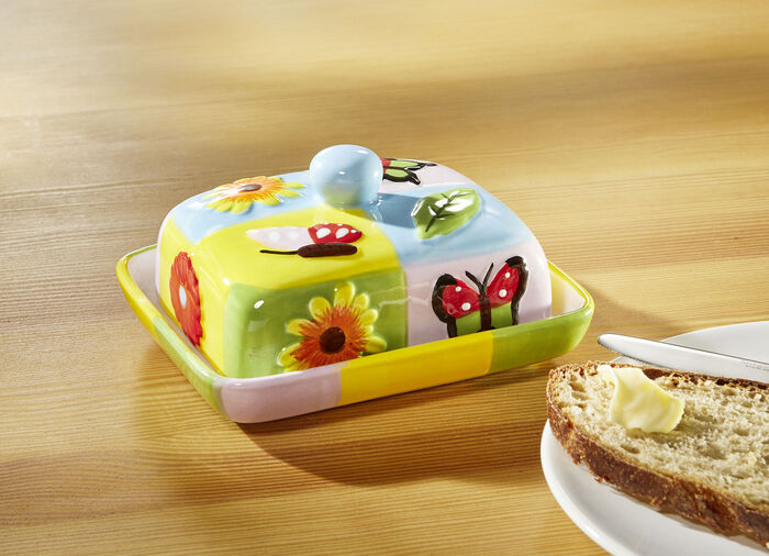 Farbenfrohe Geschirr-Serie aus Steingut 