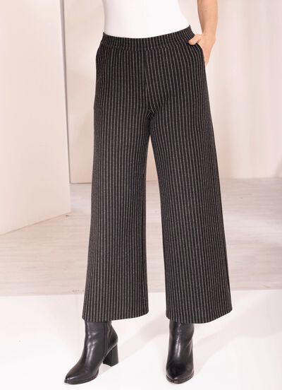 Hose mit aktuellen Nadelstreifen 