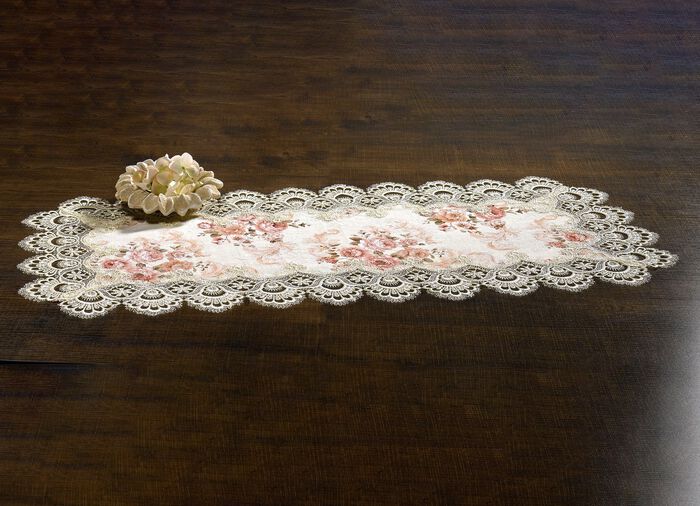 Tischdecke von Sch&auml;fer mit feinster Macram&eacute;-Spitze 