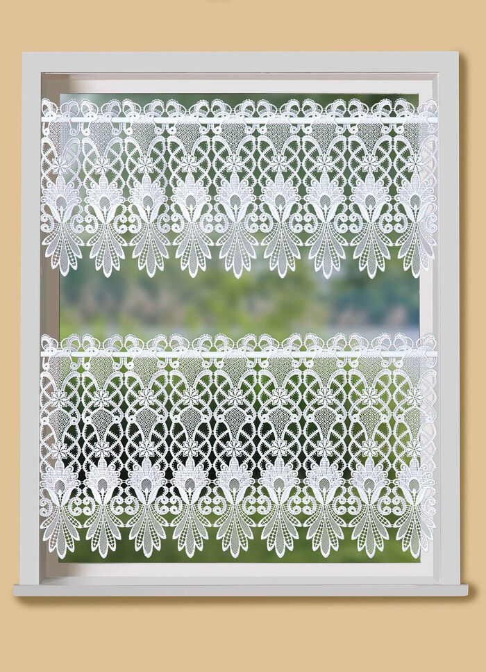 Kurzstore mit aufwendigem Macram&eacute;-Abschluss 