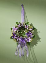 Wandkranz mit bezauberndem Textilschleifenband LILA-GR&Uuml;N