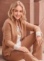 Strickjacke mit größeren Taschen 