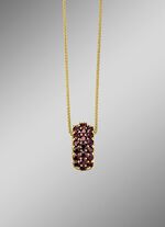 Vergoldeter Anh&auml;nger mit Granat 