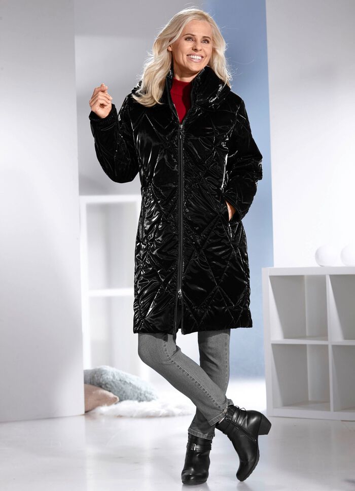 Kurzmantel in topaktueller Lackoptik 