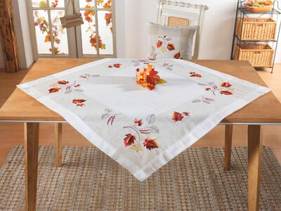 Bestickte Tisch- und Raumdekoration 