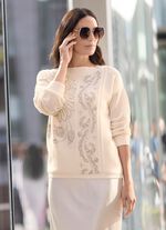 Pullover mit floraler Strasszier 